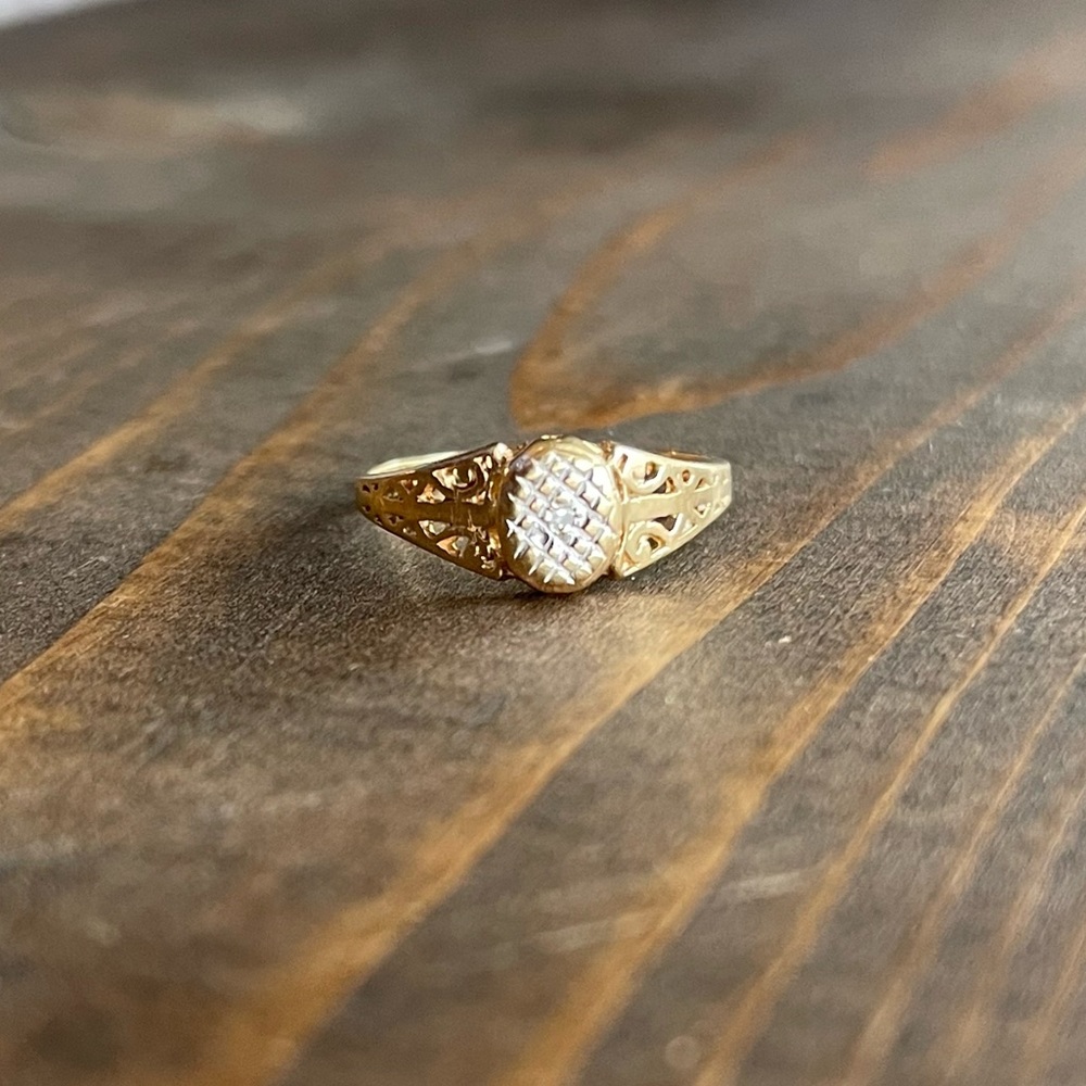 1940’s 10KT Gold Ring with Diamond